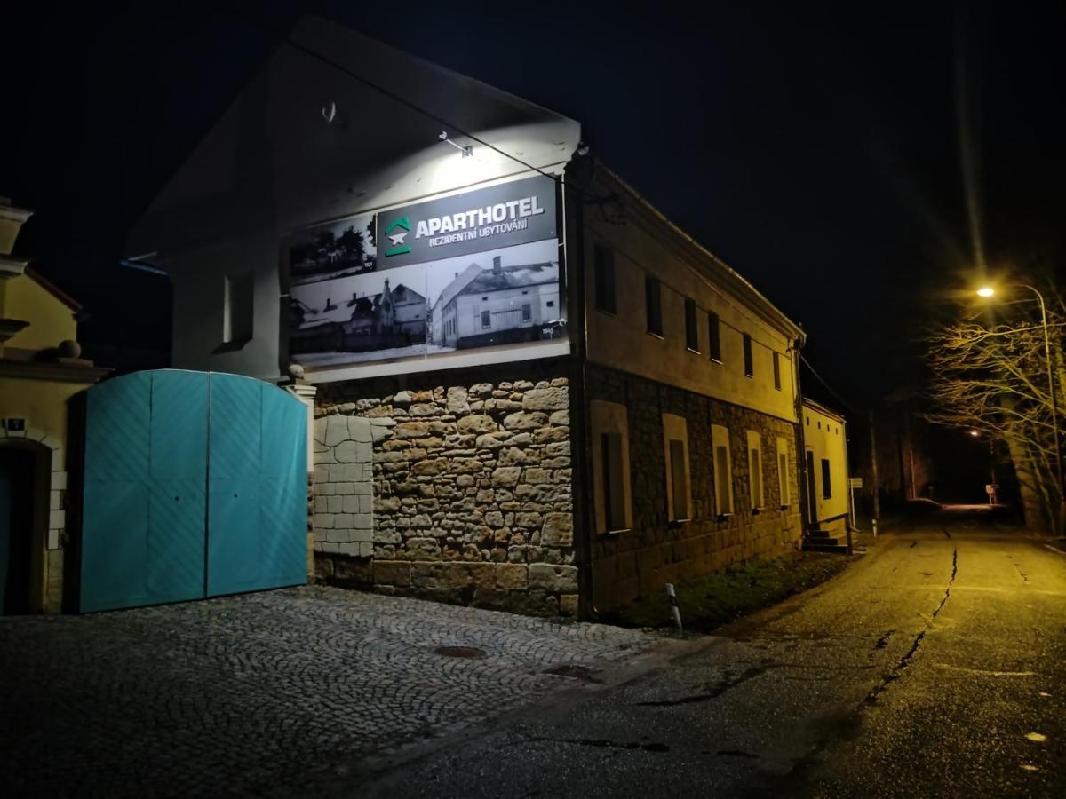 Aparthotel Brokes Lanškroun Buitenkant foto